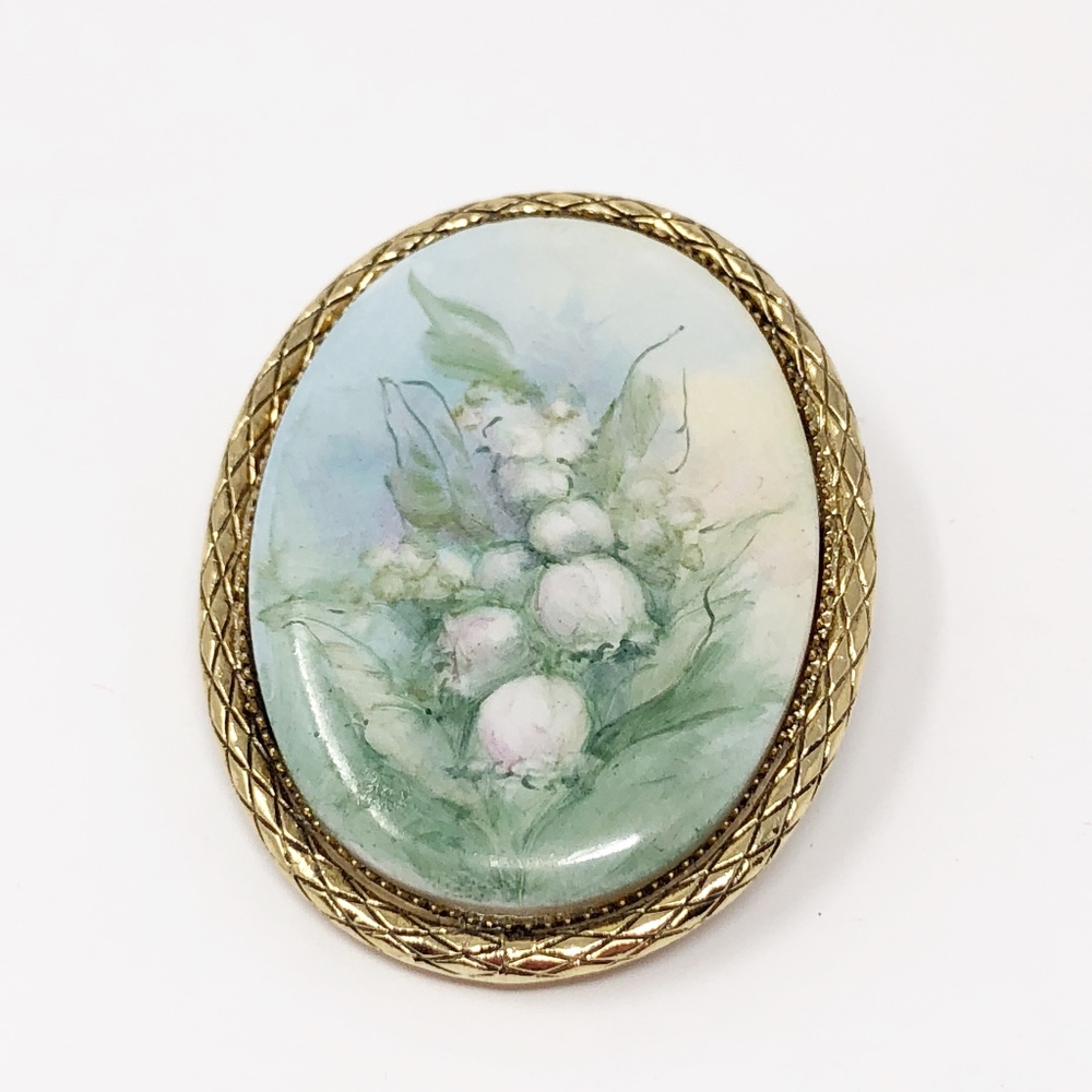 Vintage Gold Tone Flower Brooch with clasp
